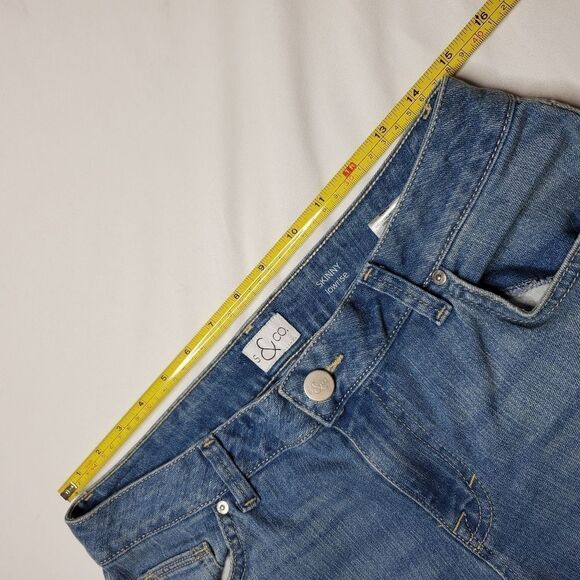 12 S & CO STYLE medium wash super soft low rise skinny jeans - Picture 3 of 15